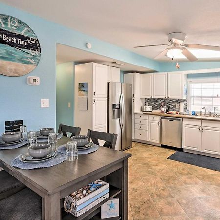 Surfside Beach Gem With Deck - 1 Block To Shore! Freeport Bagian luar foto