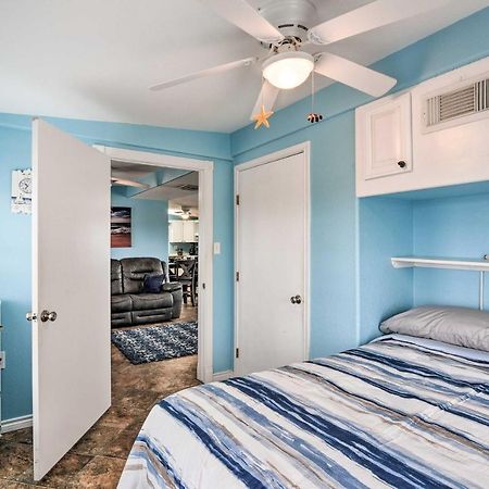 Surfside Beach Gem With Deck - 1 Block To Shore! Freeport Bagian luar foto