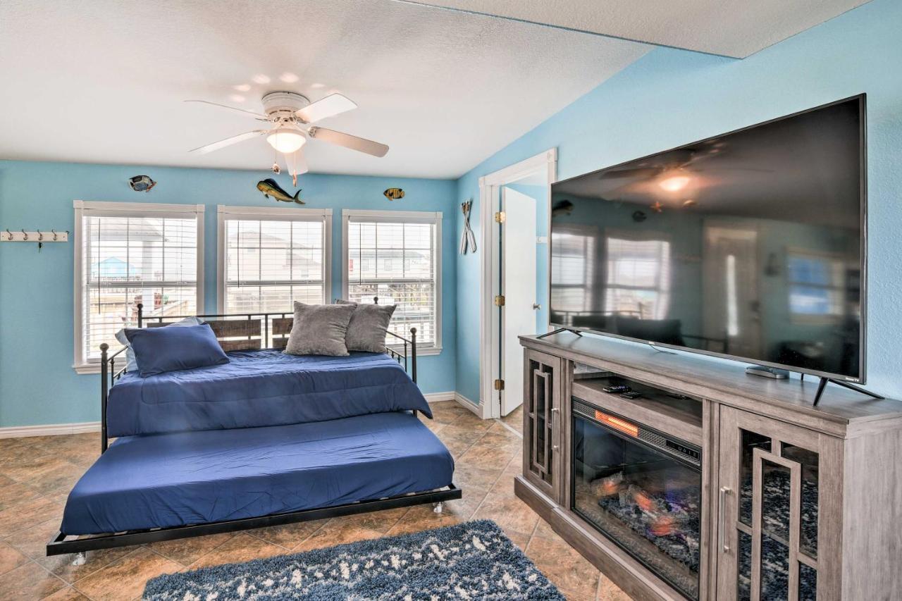 Surfside Beach Gem With Deck - 1 Block To Shore! Freeport Bagian luar foto
