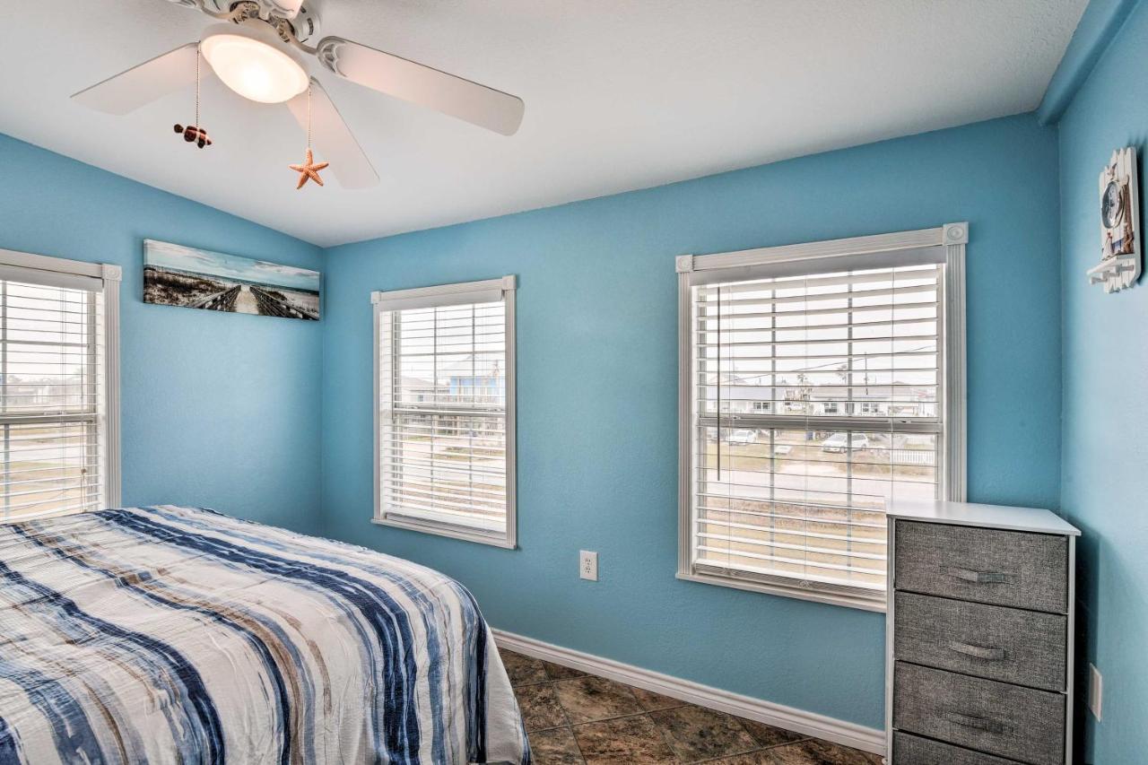 Surfside Beach Gem With Deck - 1 Block To Shore! Freeport Bagian luar foto