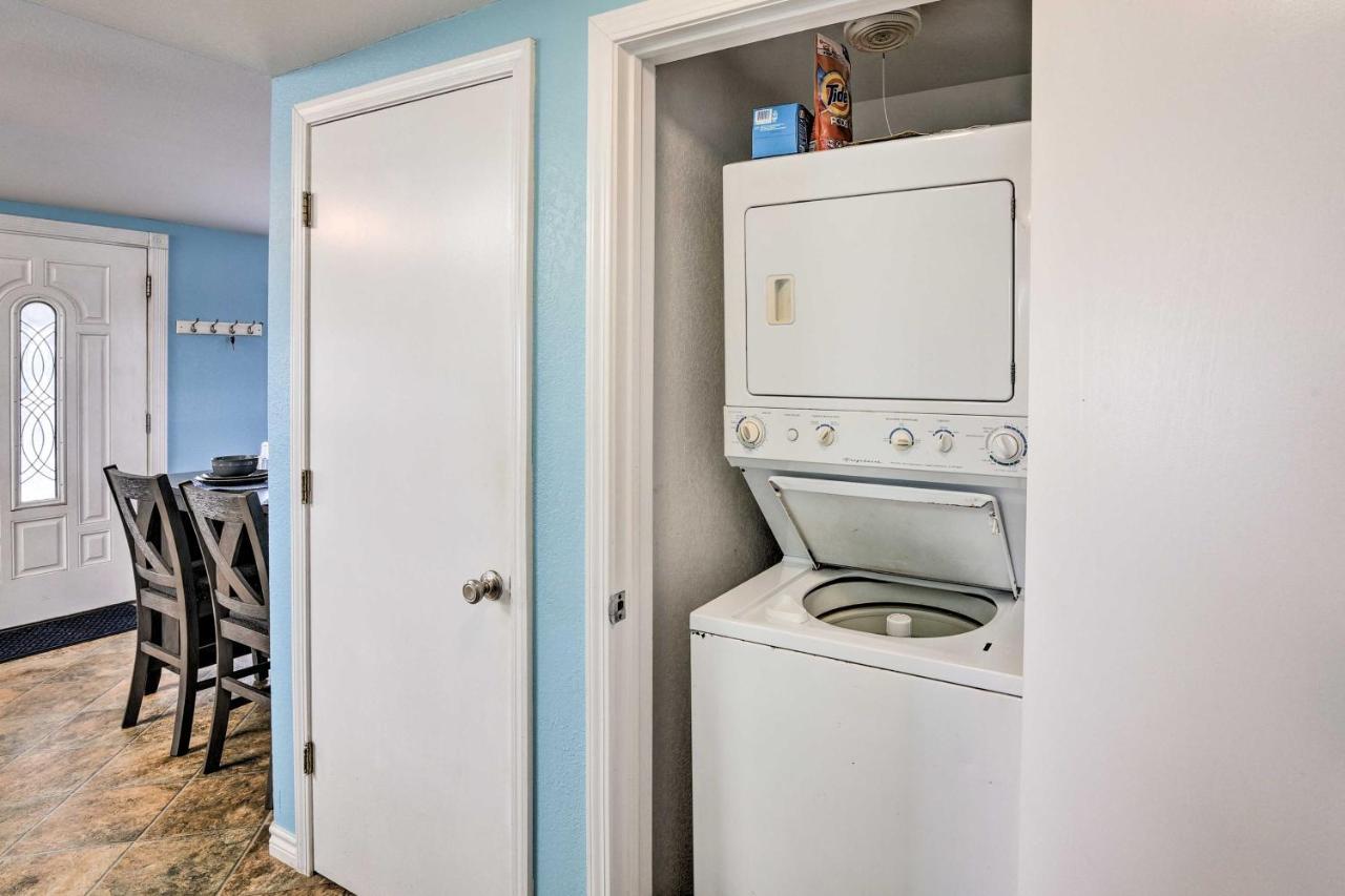Surfside Beach Gem With Deck - 1 Block To Shore! Freeport Bagian luar foto