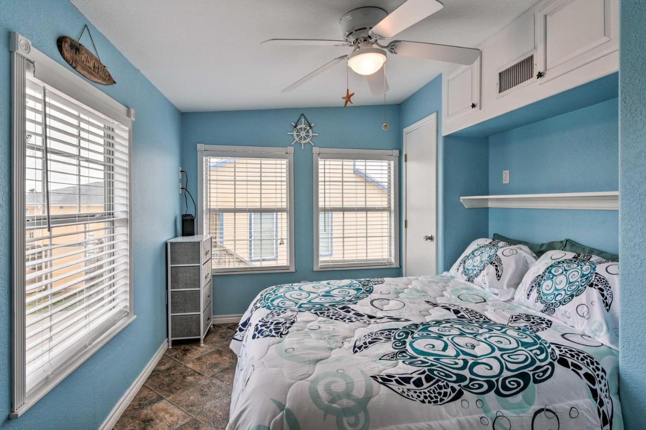 Surfside Beach Gem With Deck - 1 Block To Shore! Freeport Bagian luar foto
